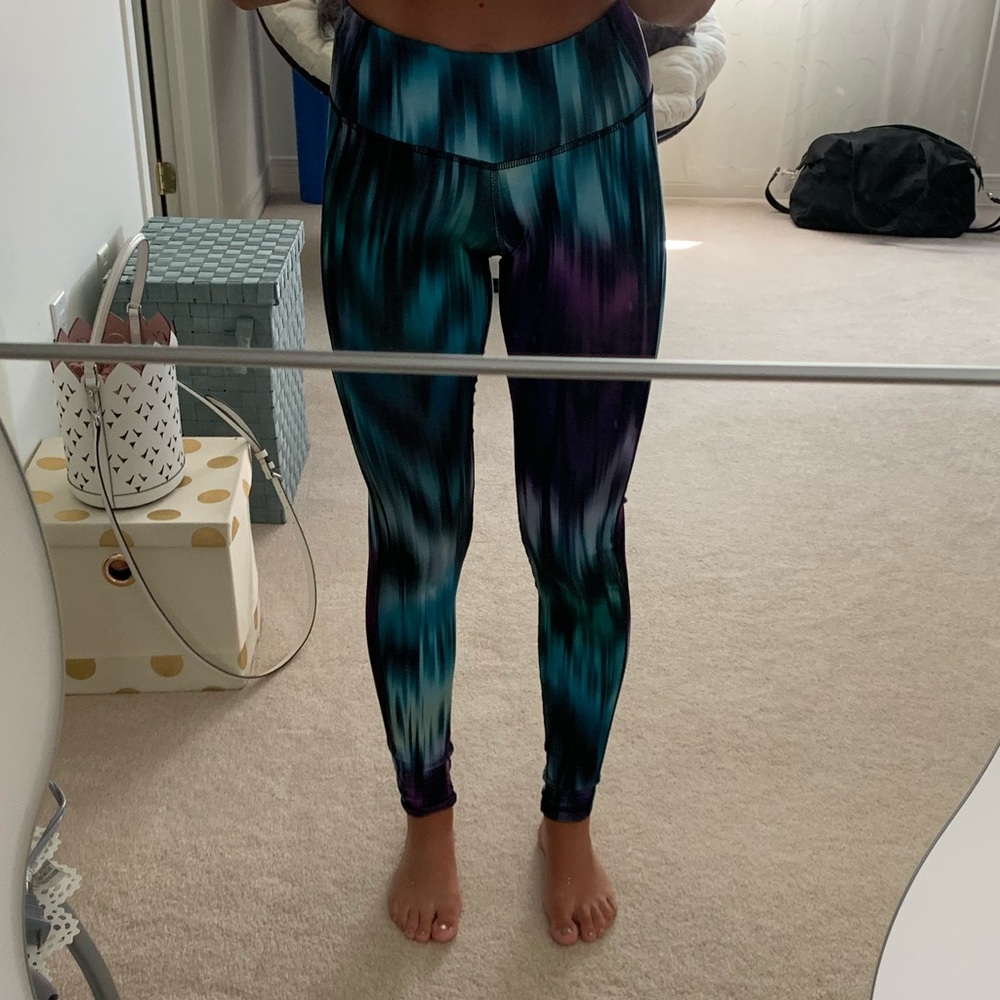 Patterned Athletic Leggings from Old Navy - Picture 4 of 5